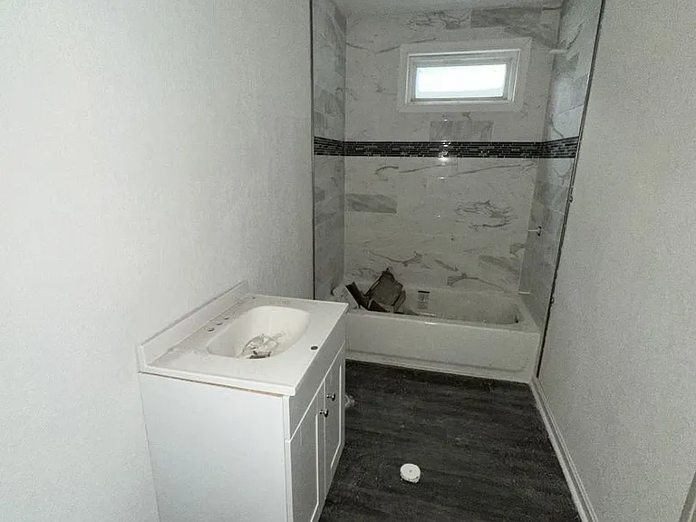 3214 Peronne Ave — Photo 21