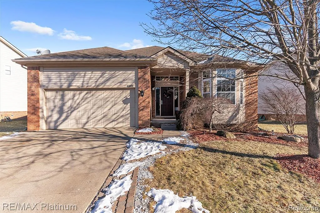 4961 Carrington Dr photo 1