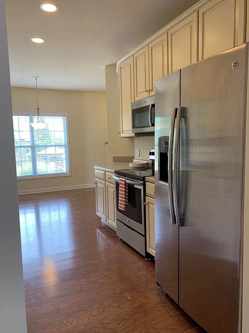 2 Bedroom, 2.5 Bath Townhouse with detached one-car garage — Photo 2
