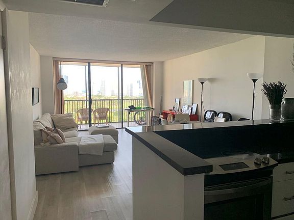 4th image of 20301 W Country Club Drive #2025
