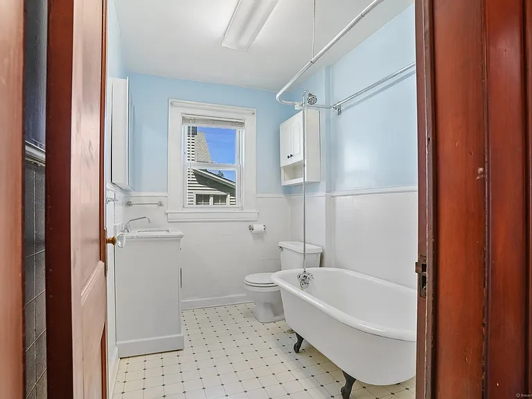 108 Barnum Ter — Photo 10