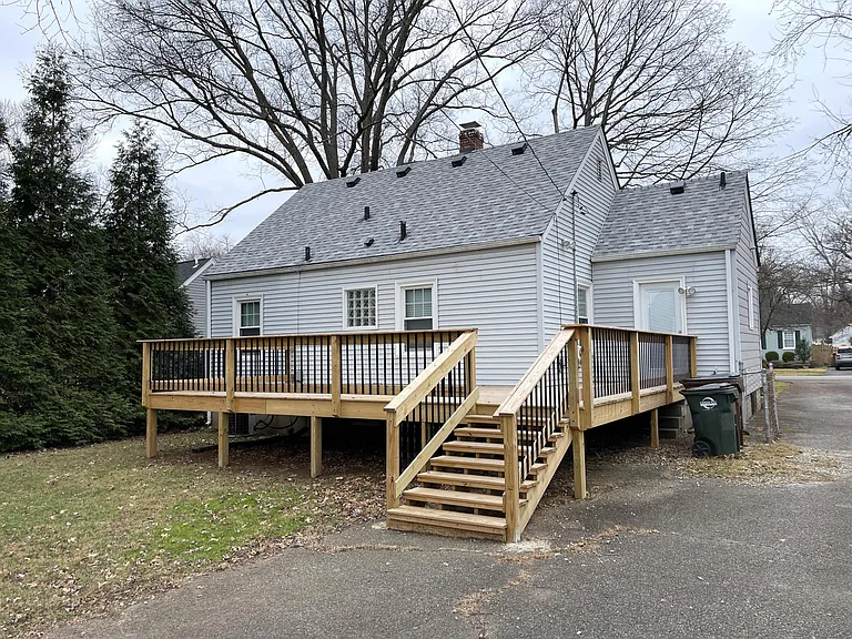 217 McArthur Dr — Photo 2