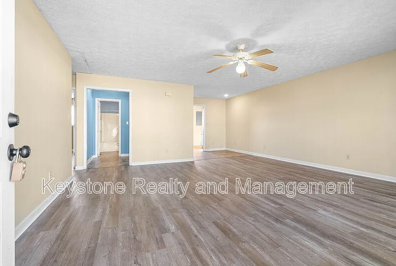 2 bed, 1.0 bath, 1145 sqft, $825 — Photo 3