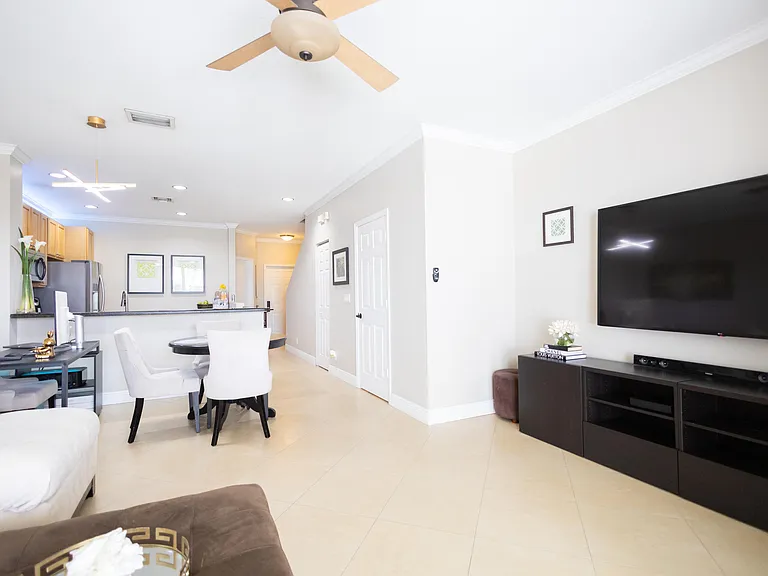 8115 Bellagio Ln — Photo 9