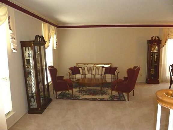 5th image of 800 Paisley Dr