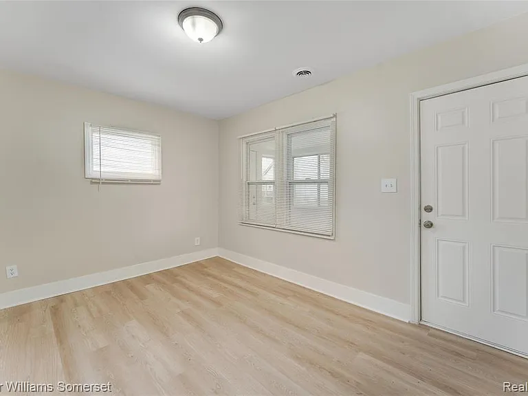 24646 Tuscany Ave — Photo 5