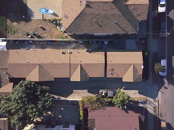 5th image of 810 W 42nd Pl