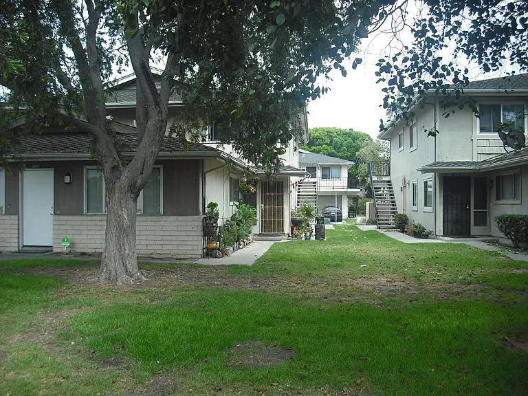 2670 Victoria Ave — Photo 17