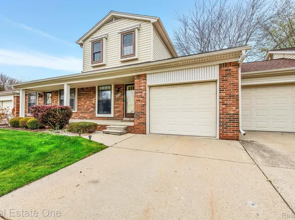 28049 Pine Tree Ln, Harrison Twp, MI 48045