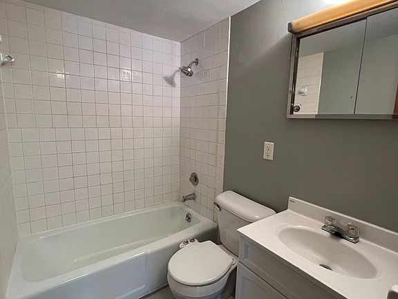 3rd image of 629 Franklin Ave APT 1