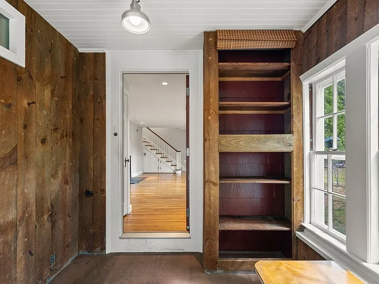 42 Elinor Rd — Photo 3