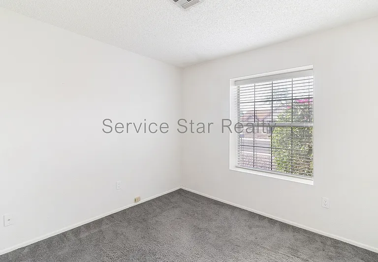 6418 W Laredo St — Photo 12