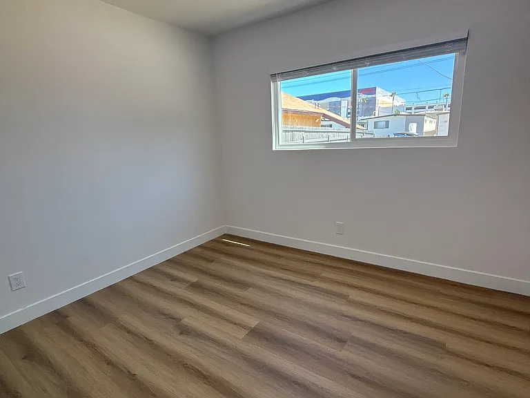 4555 W 173rd St #1 — Photo 11