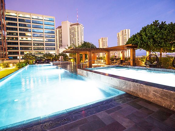 Salt water infinity pool 