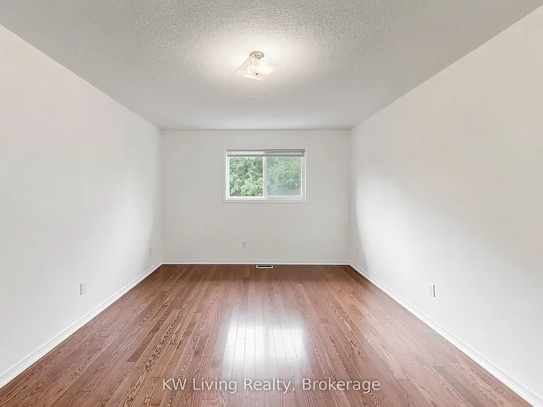 33 Southgate Cres — Photo 32