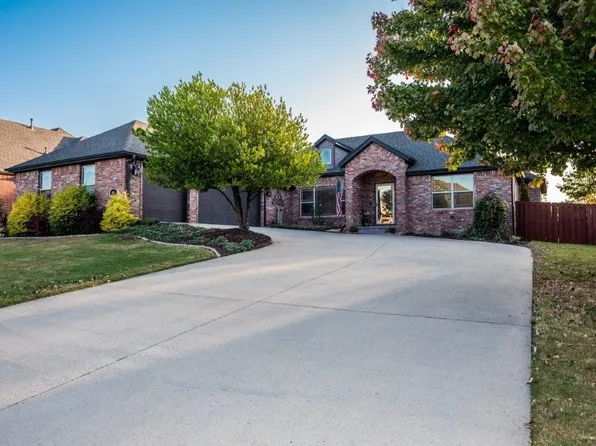 5811 S 66th St, Cave Springs, AR 72718