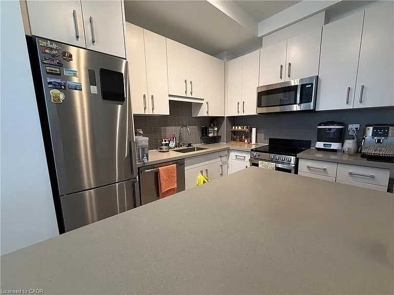 2007 James St #403 — Photo 3