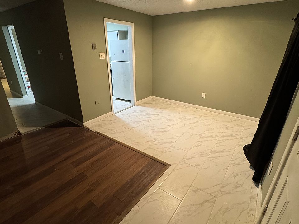 1st image of 925 W Monterey Ct APT B