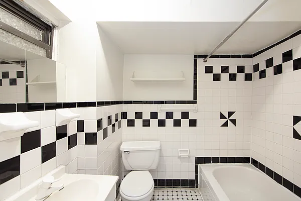 Rented by R New York | media 9