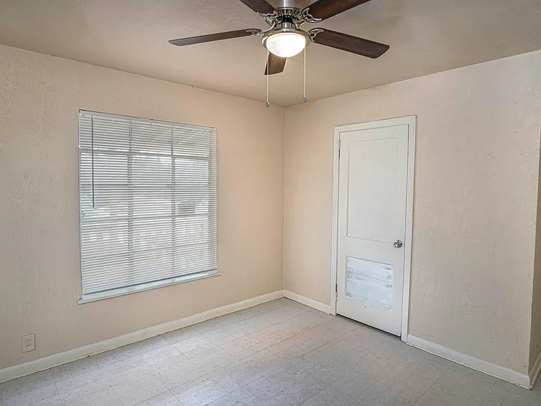 1003 Poinsettia St — Photo 9
