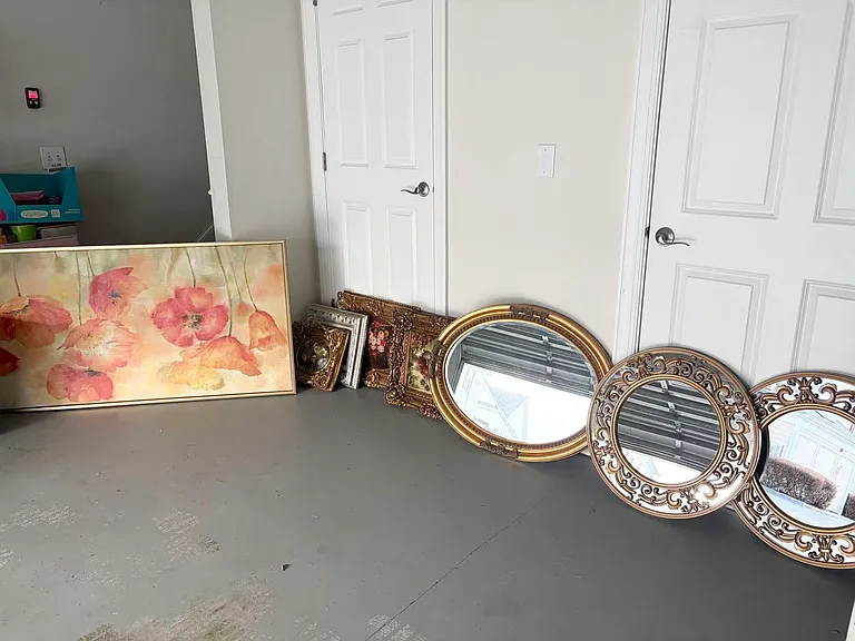 wall decoration optional (more not in picture)