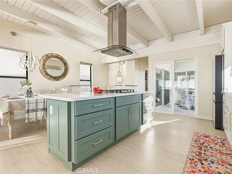 883 Katella St — Photo 19