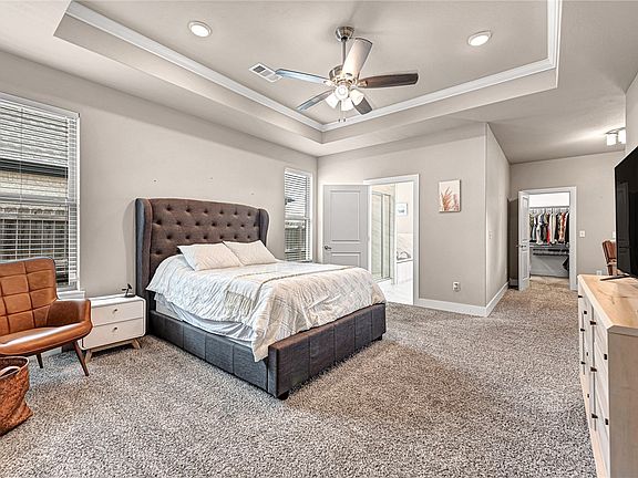5th image of 421 Tartaglia Ave