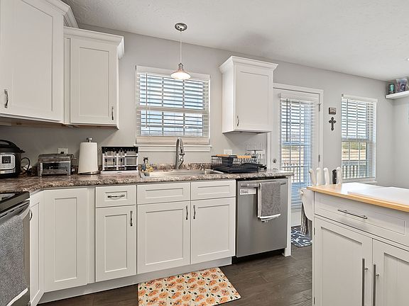 4th image of 2060 Walker Cove Rd