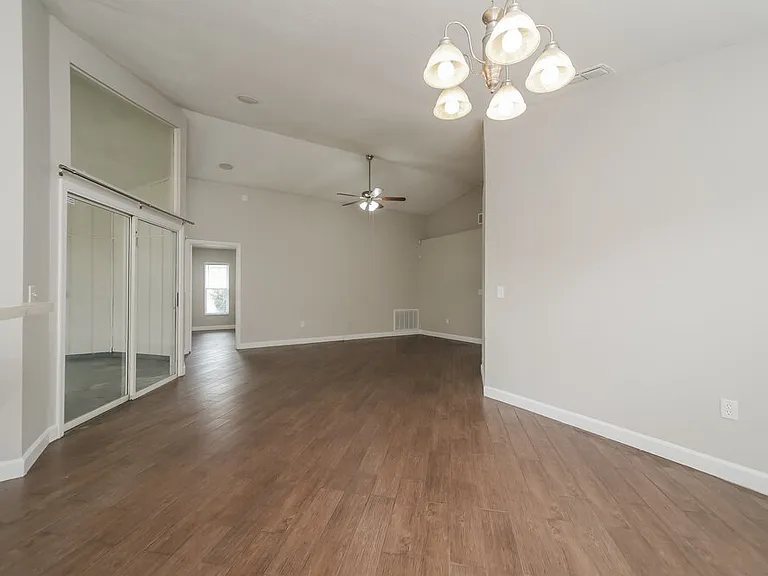 206 Kingshill Ct SE — Photo 7