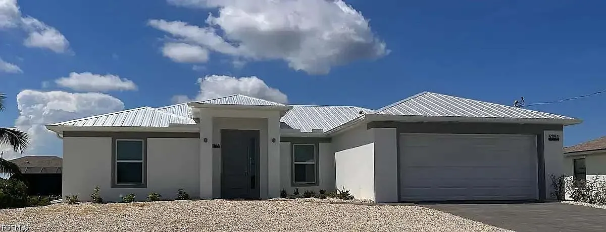 3 bed, 2.0 bath, 1398 sqft, $2,390 — Photo 1