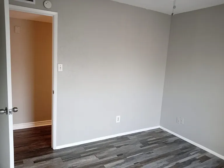 1304 Milford Dr — Photo 15