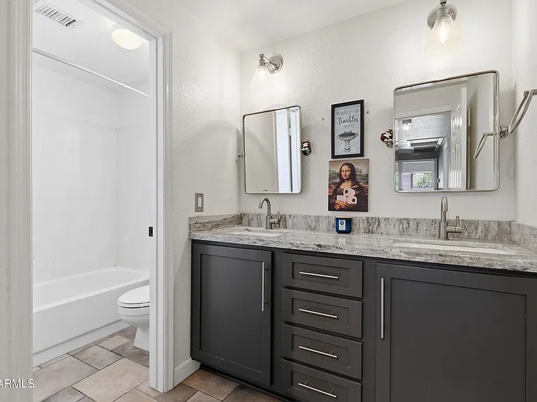 8875 S Ash Ave — Photo 16