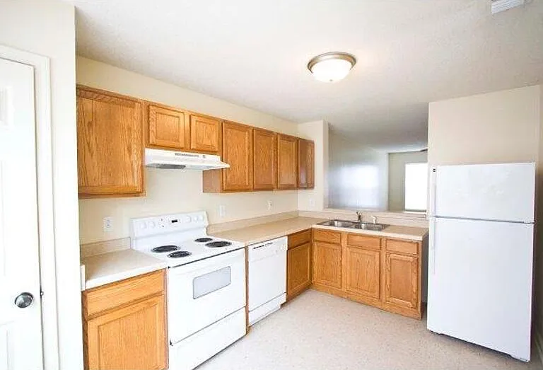 299-E4 Raleigh Dr #E4 — Photo 3