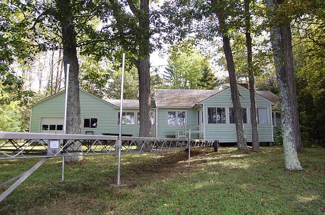 1st image of 179 Corlear Dr