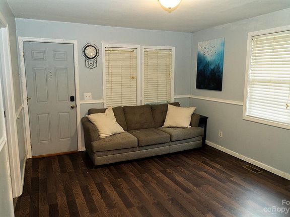 5th image of 210 Reid St