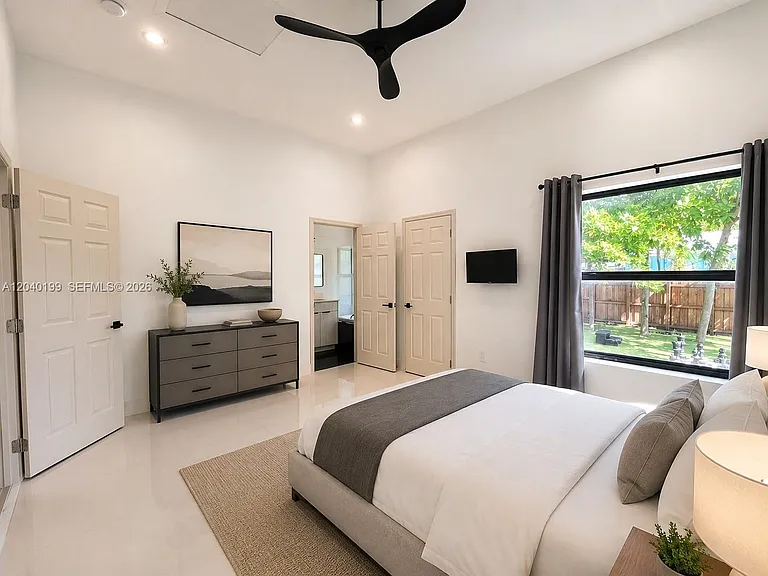 4605 N Miami Ave — Photo 11