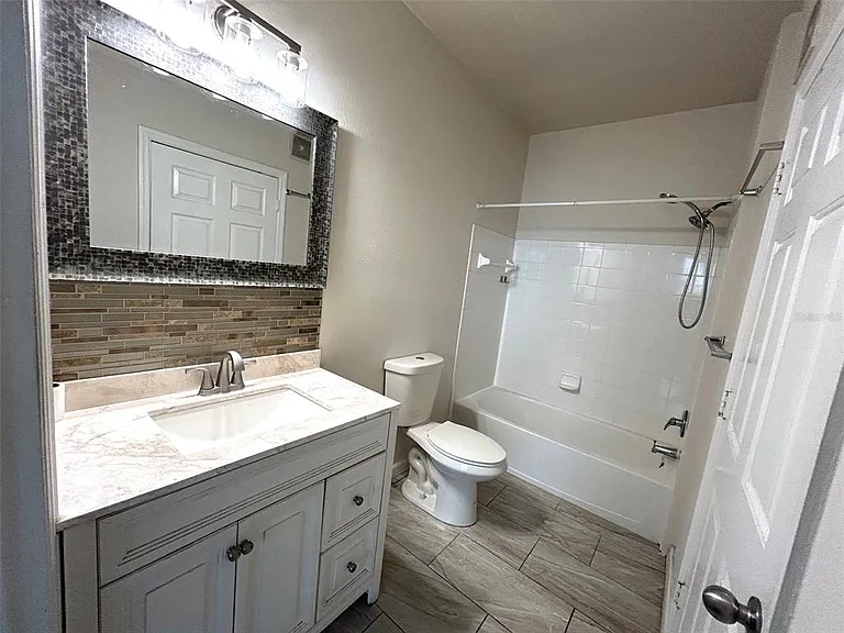 2015 Erving Cir #208 — Photo 6