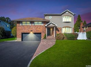 835 Pepperidge Rd, Westbury, NY 11590