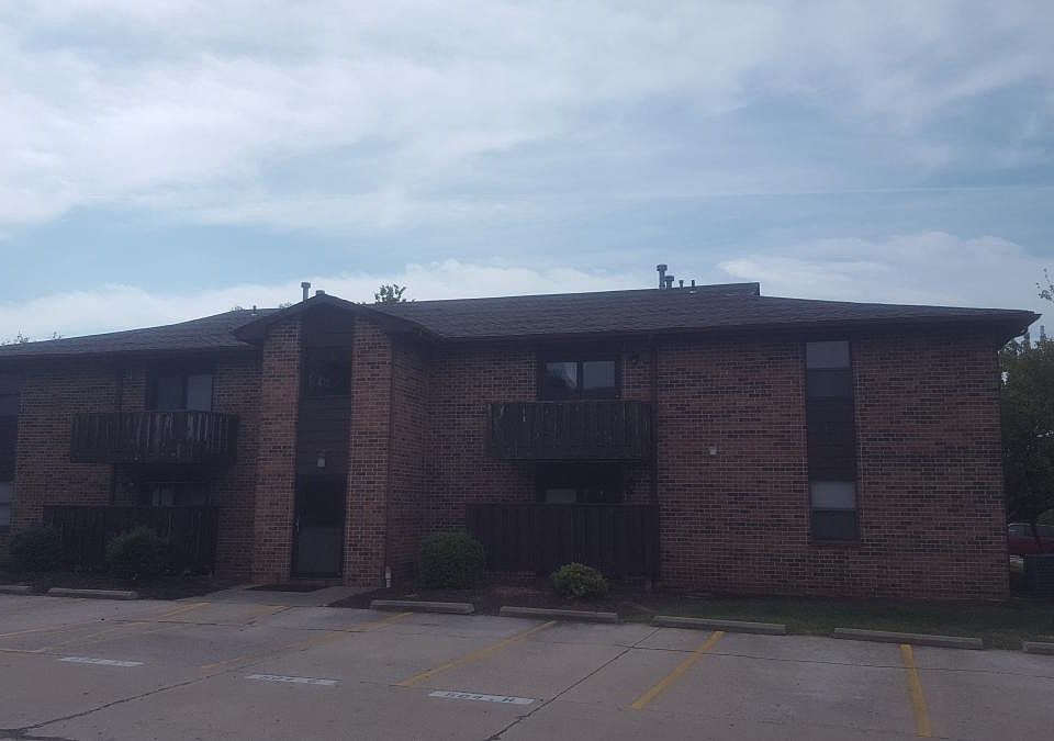 1st image of 504 Columbia Dr APT D