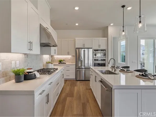 27476 Red Alder Ln, Valencia, CA 91381