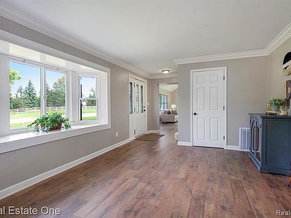 4th image of 51275 Seven Mile Rd