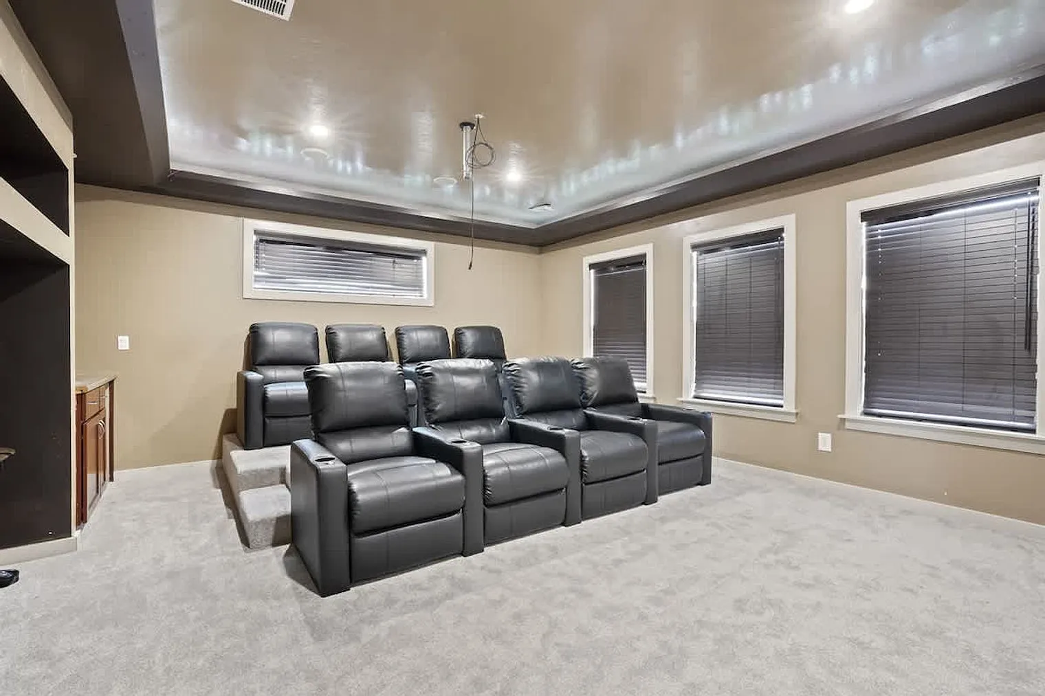 5 bed, 2.0 bath, 3390 sqft, $9,253 — Photo 2