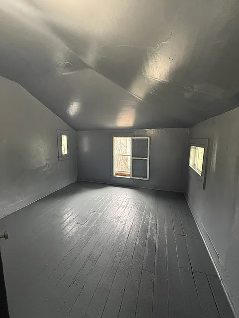 3 bed, $950 — Photo 1