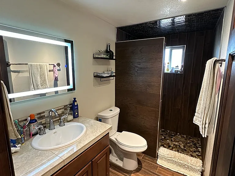 3215 E Sunnyside Ln — Photo 11