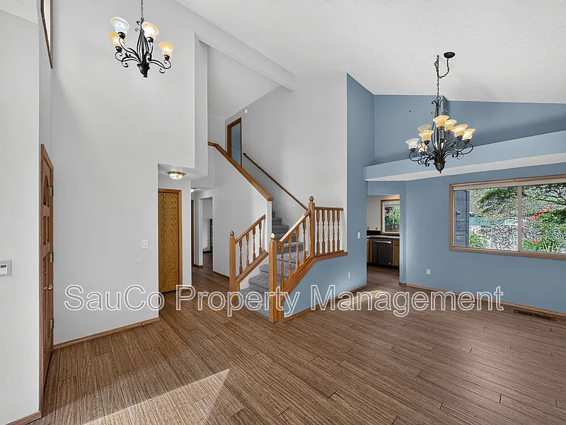 3 bed, 2.5 bath, 1663 sqft, $2,600 — Photo 2