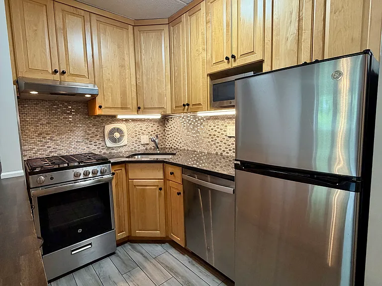 27 Northill St #M3 — Photo 2