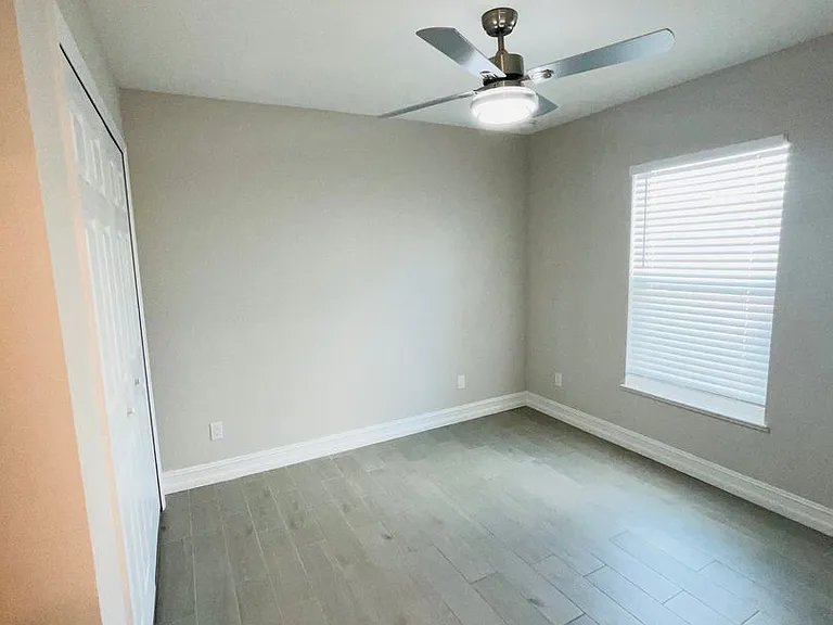 928 SW John Maccormack Ter — Photo 15