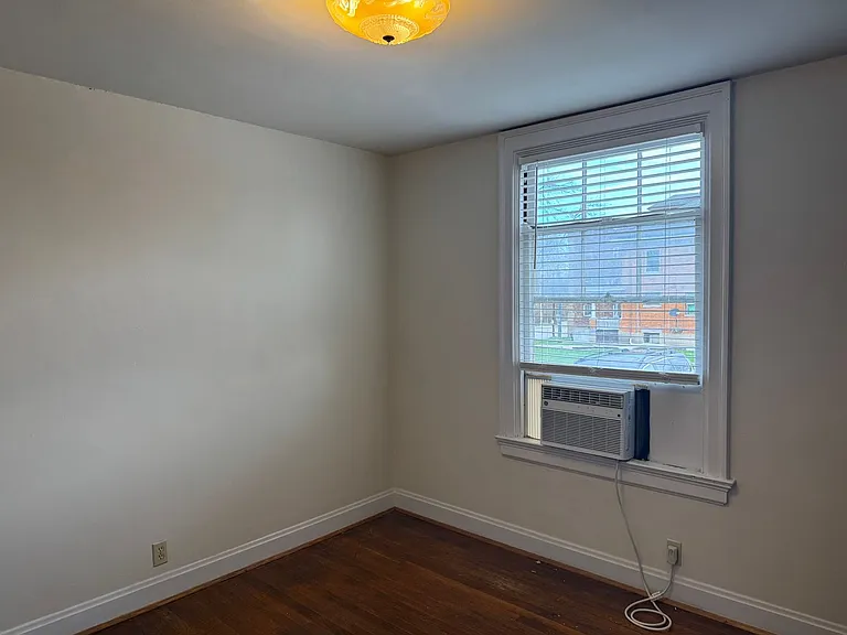 Madison Court — Photo 16