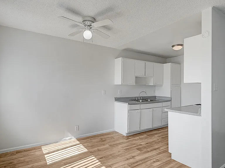 4805_Heidi St_unit 15-6