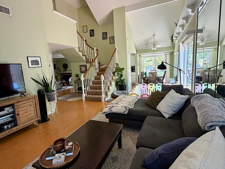 1109 Powell Dr — Photo 4